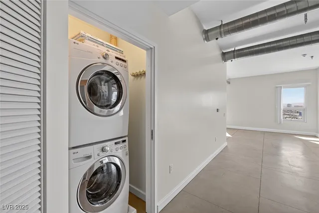 $2,321 | 200 Hoover Avenue, Unit 1205, Las Vegas, NV 89101