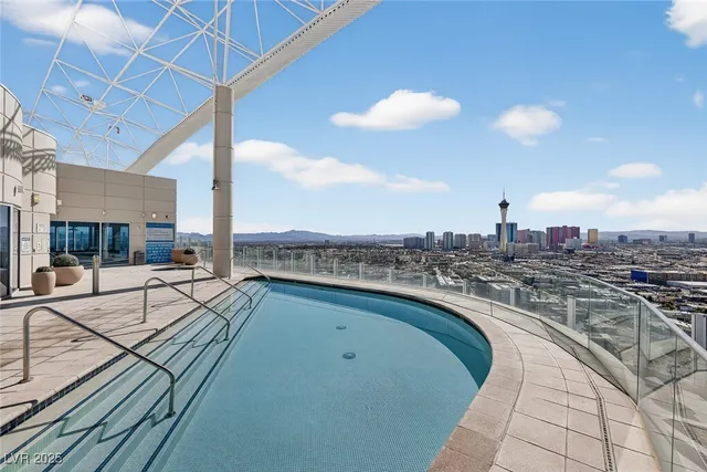 $2,321 | 200 Hoover Avenue, Unit 1205, Las Vegas, NV 89101