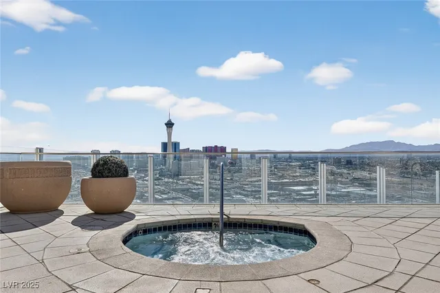 $2,321 | 200 Hoover Avenue, Unit 1205, Las Vegas, NV 89101