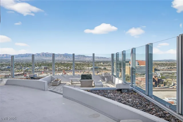 $2,321 | 200 Hoover Avenue, Unit 1205, Las Vegas, NV 89101