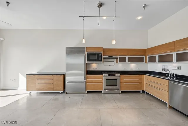 $2,321 | 200 Hoover Avenue, Unit 1205, Las Vegas, NV 89101