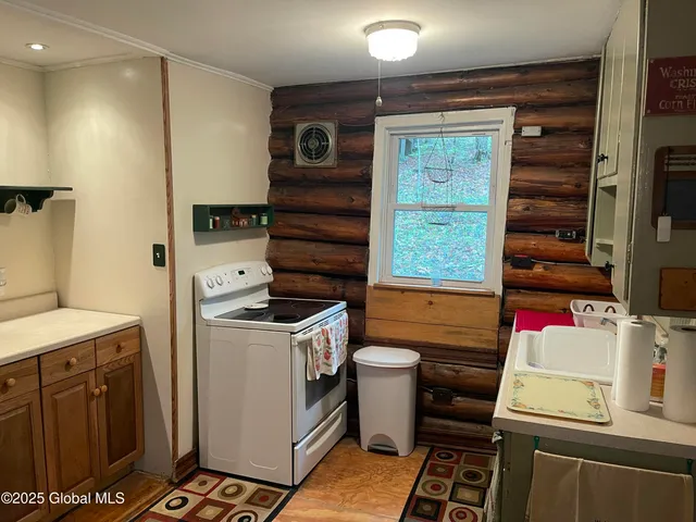 $327,900 | 170 East Shore Drive, Horicon, NY 12808