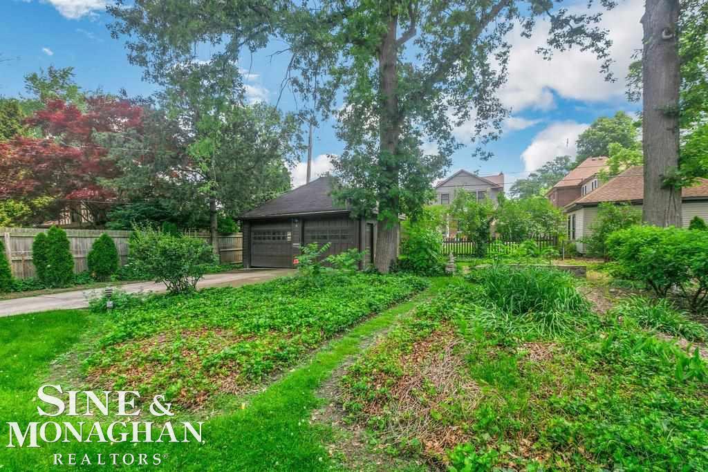 718 Washington Grosse Pointe, MI 48230 - Photo 29 of 36 50078974-28.JPG
