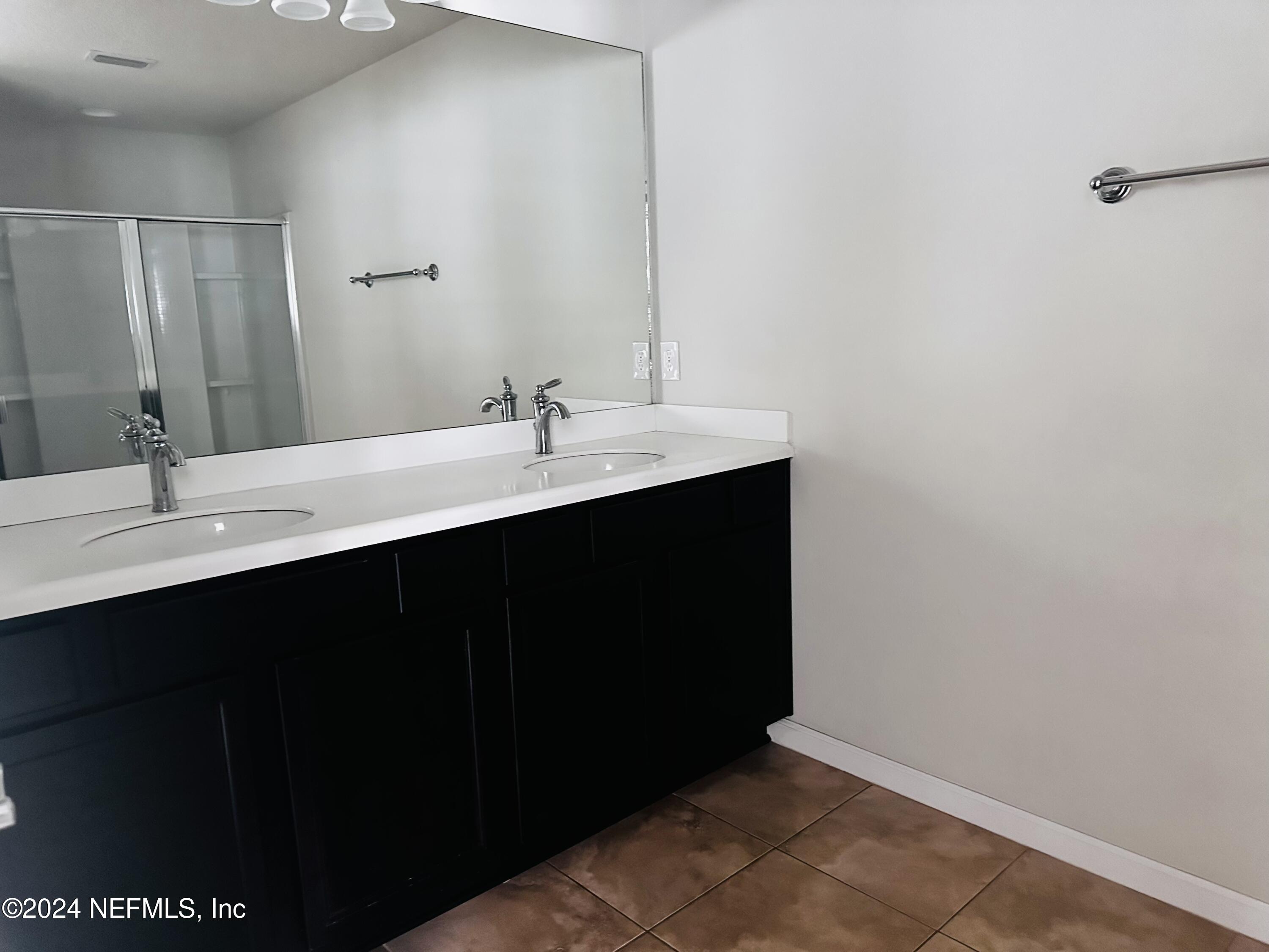 6801 Roundleaf Drive Jacksonville, FL 32258 - Photo 4 of 24 a bathroom with a sink and a mirror