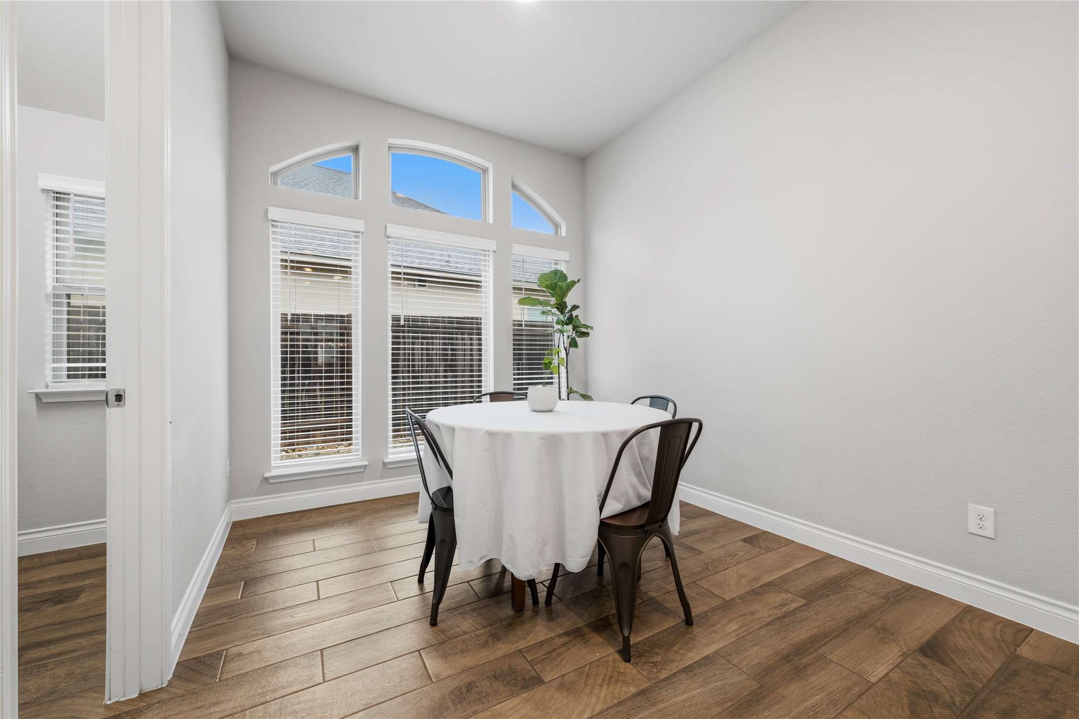 140 Catani Loop Georgetown, TX 78628 - Photo 21 of 36 Natural light pours into this elegant dining area through a series of large windows with arched transoms.
