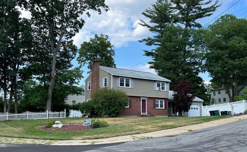58 Robinhood Road Nashua, NH 03062 - Photo 1 of 19 Gallery Image 1