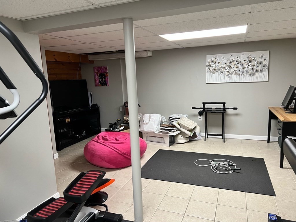 58 Robinhood Road Nashua, NH 03062 - Photo 18 of 19 Gallery Image 18
