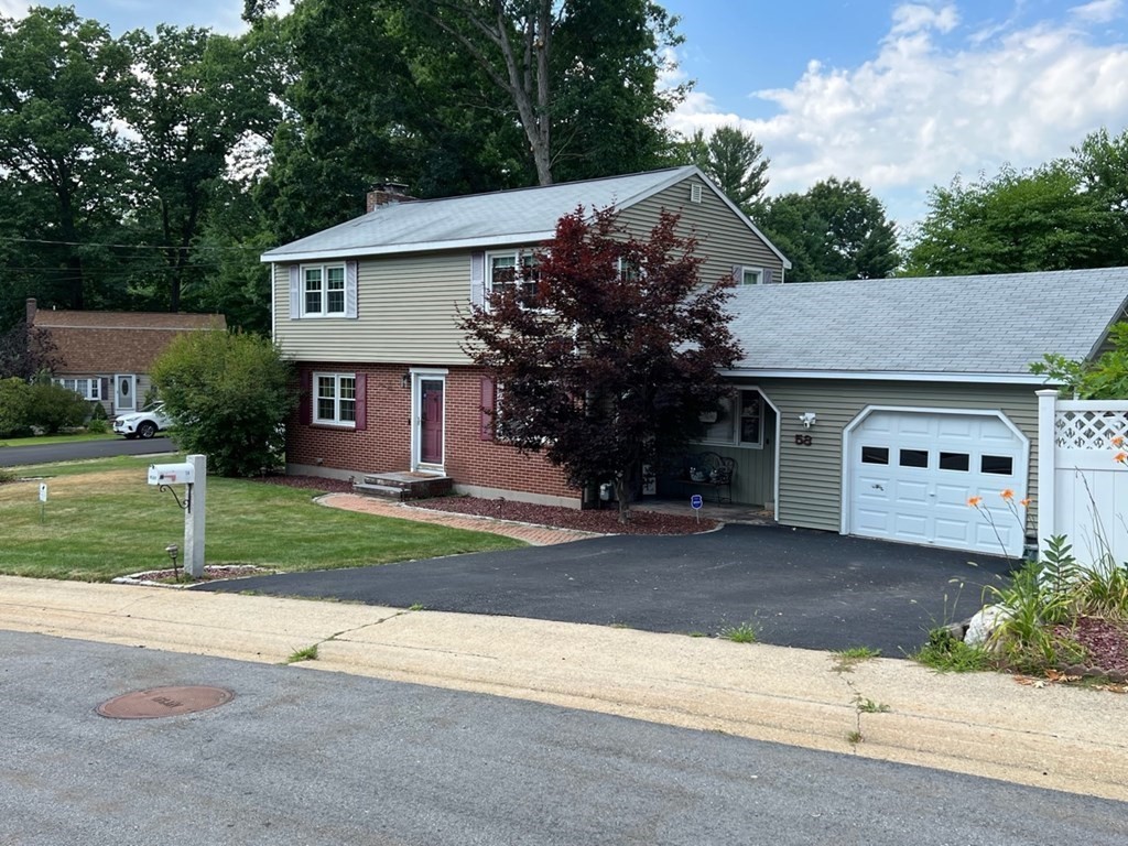 58 Robinhood Road Nashua, NH 03062 - Photo 2 of 19 Gallery Image 2