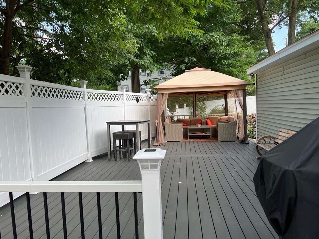 58 Robinhood Road Nashua, NH 03062 - Photo 5 of 19 Gallery Image 5