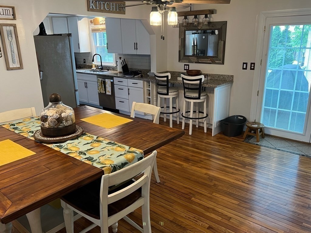 58 Robinhood Road Nashua, NH 03062 - Photo 8 of 19 Gallery Image 8