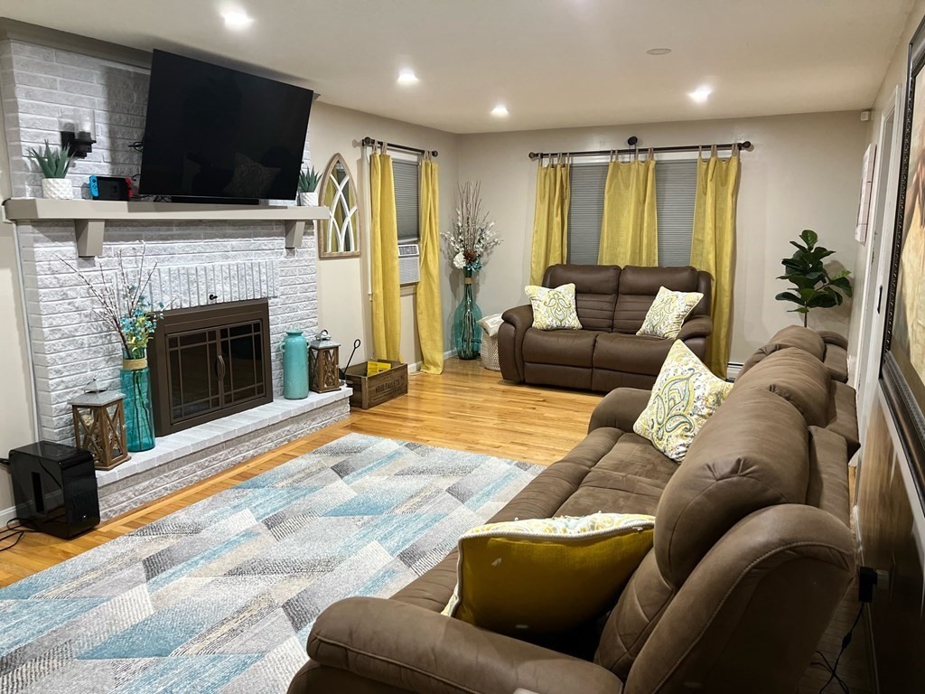 58 Robinhood Road Nashua, NH 03062 - Photo 10 of 19 Gallery Image 10