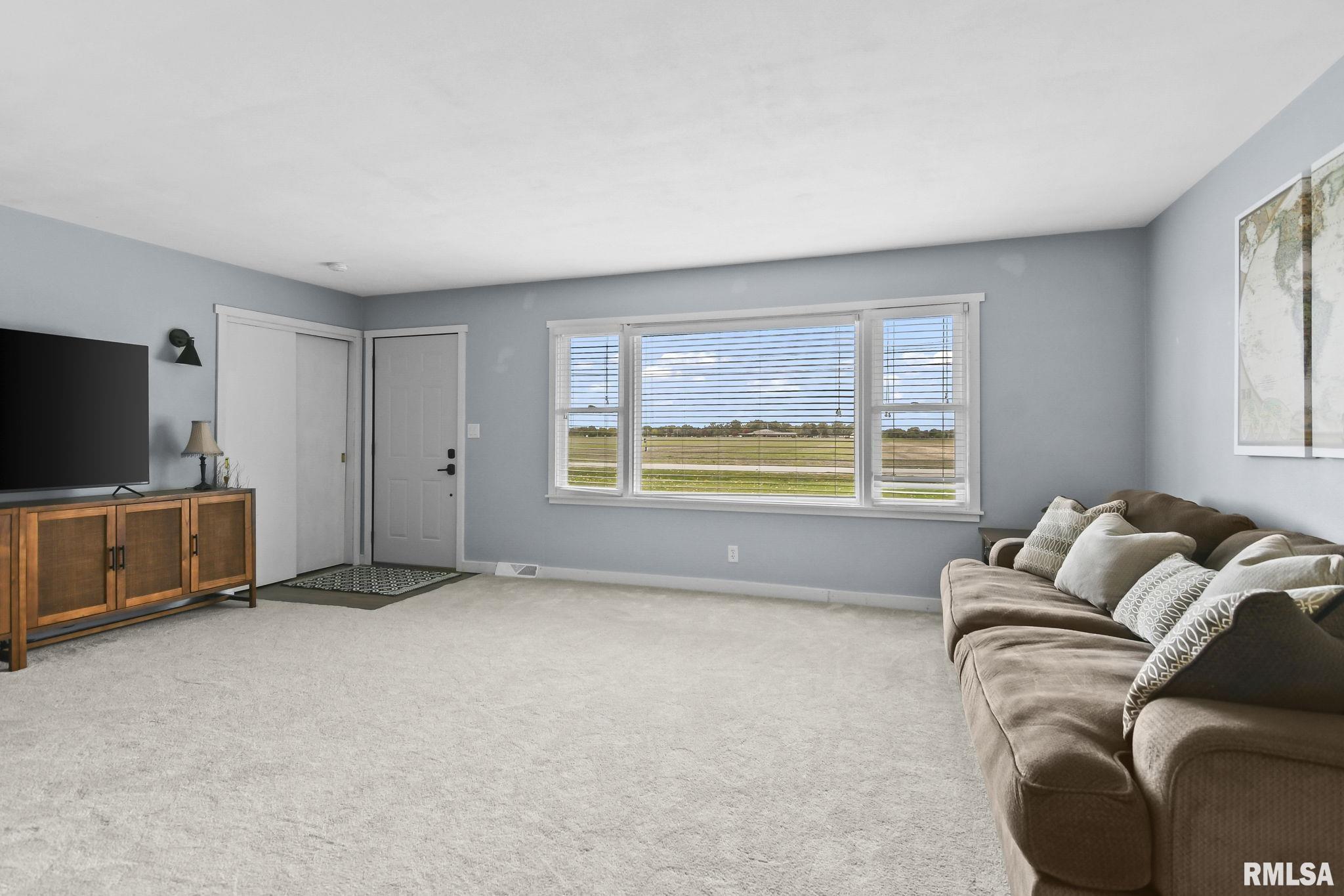 318 Southwind Road Springfield, IL 62703 - Photo 4 of 32