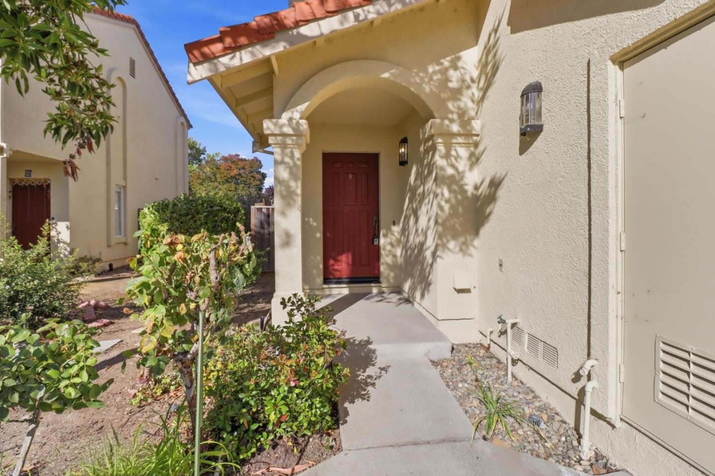 242 Fairmeadow Way Milpitas, CA 95035 - Photo 5 of 38
