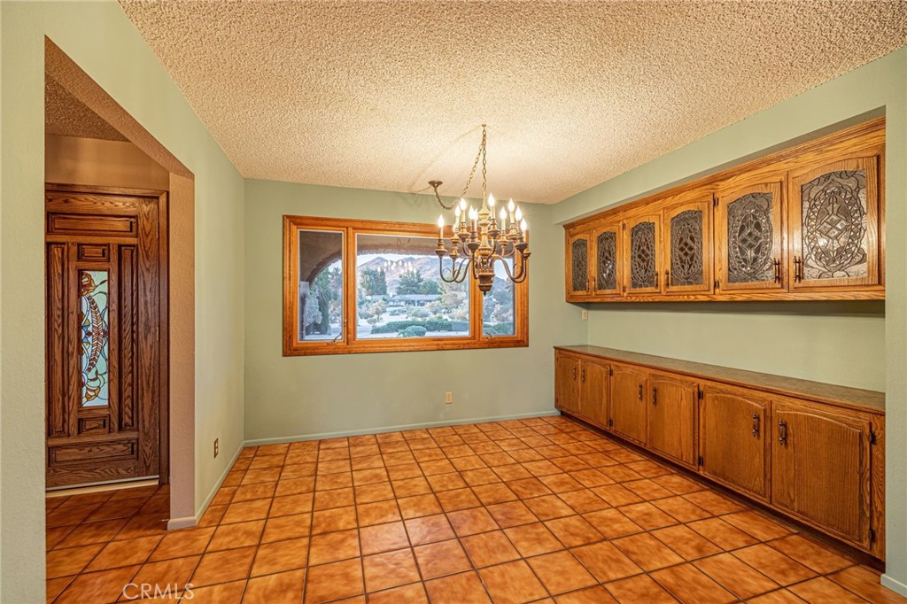 19459 Shasta Road Apple Valley, CA 92307 - Photo 15 of 64