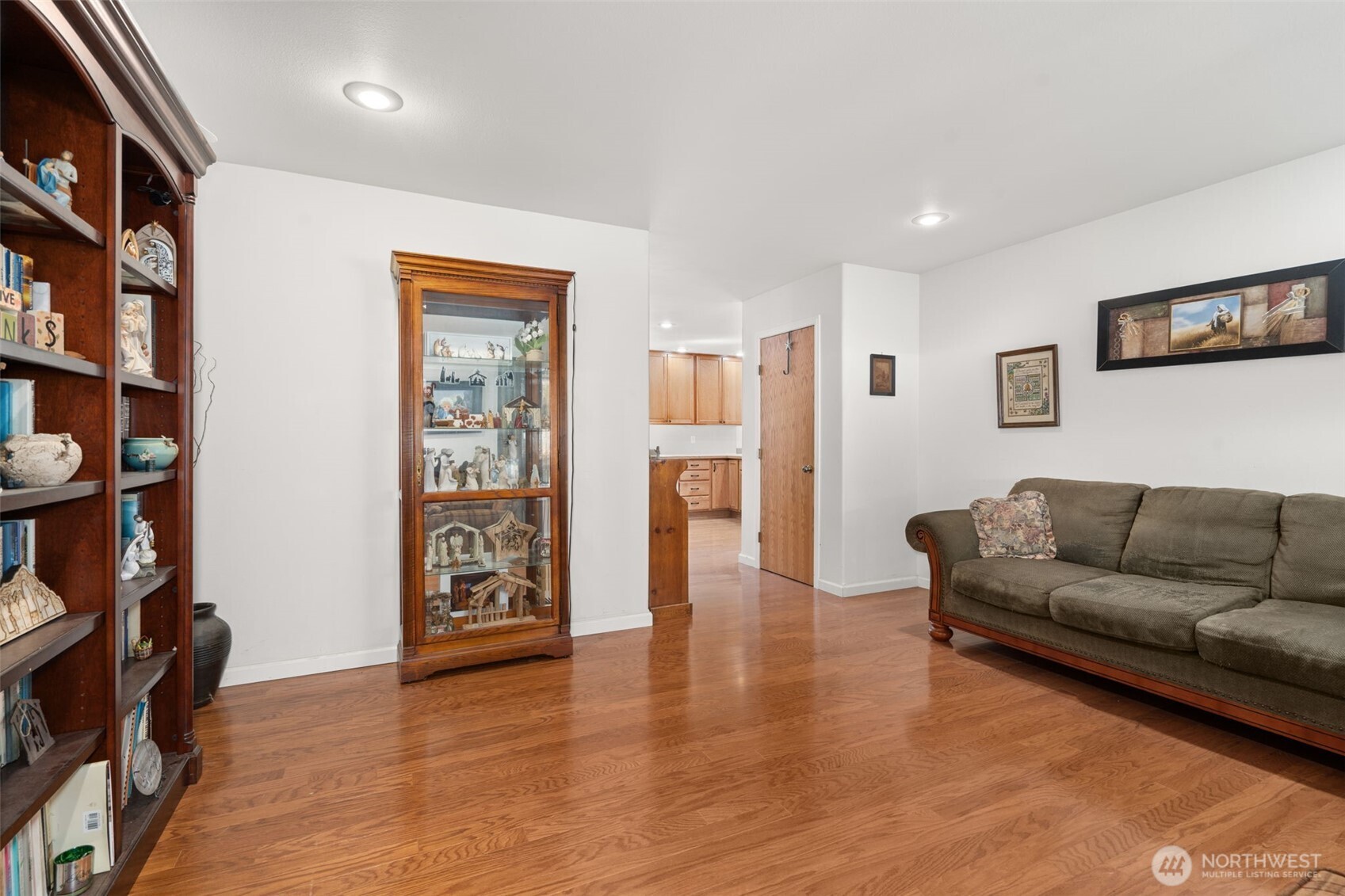 27 Otter Lane Elma, WA 98541 - Photo 6 of 31 a living room with furniture and a book shelf