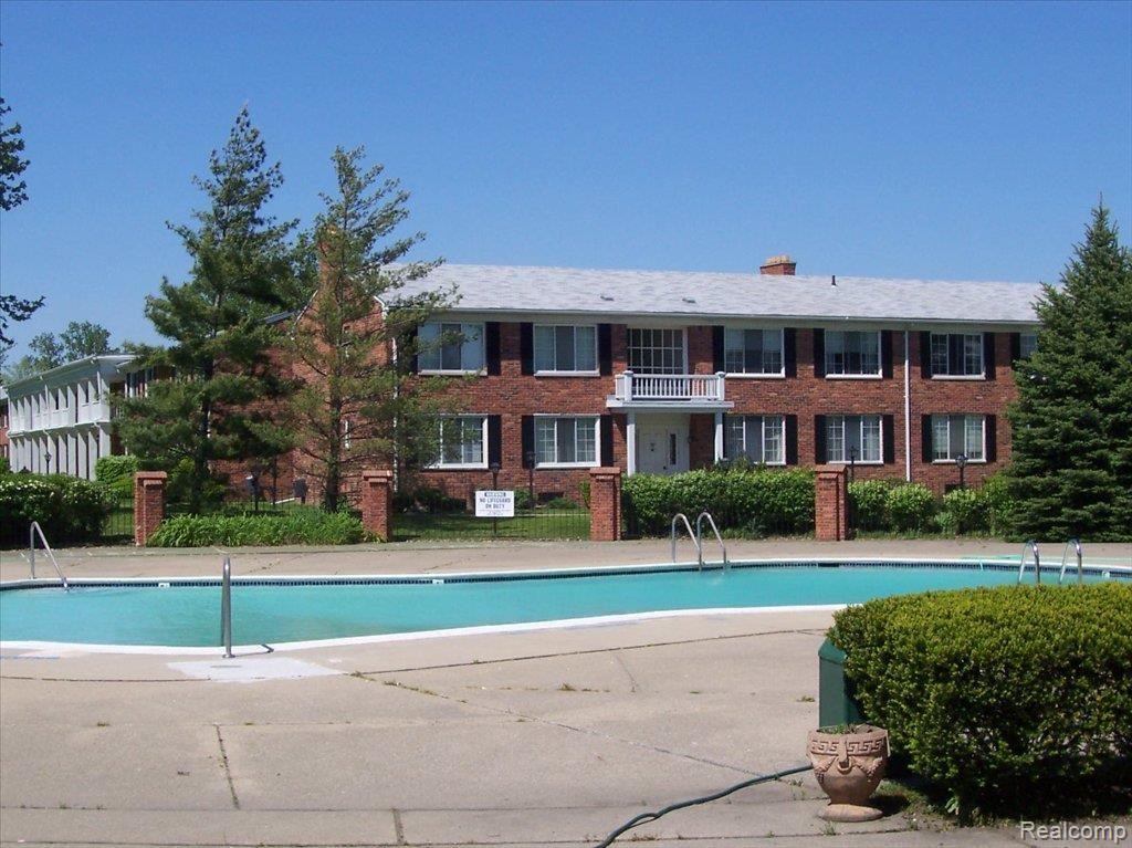 29542 Hoover Road, Unit 80 Warren, MI 48093 - Photo 3 of 13 100_2969