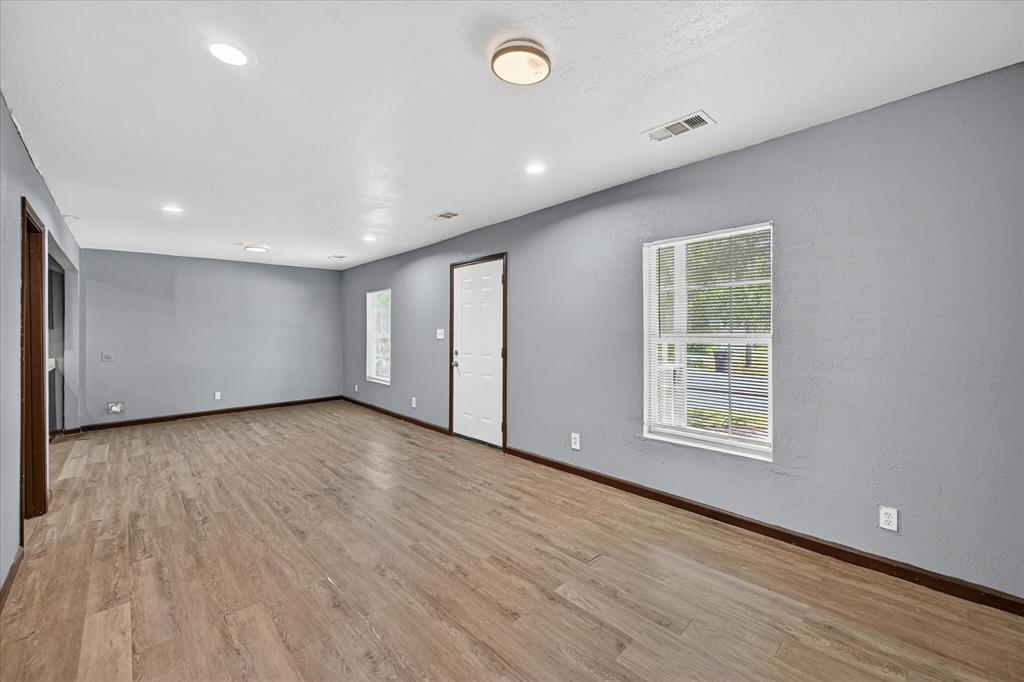 601 Royal Street Cleburne, TX 76031 - Photo 13 of 27