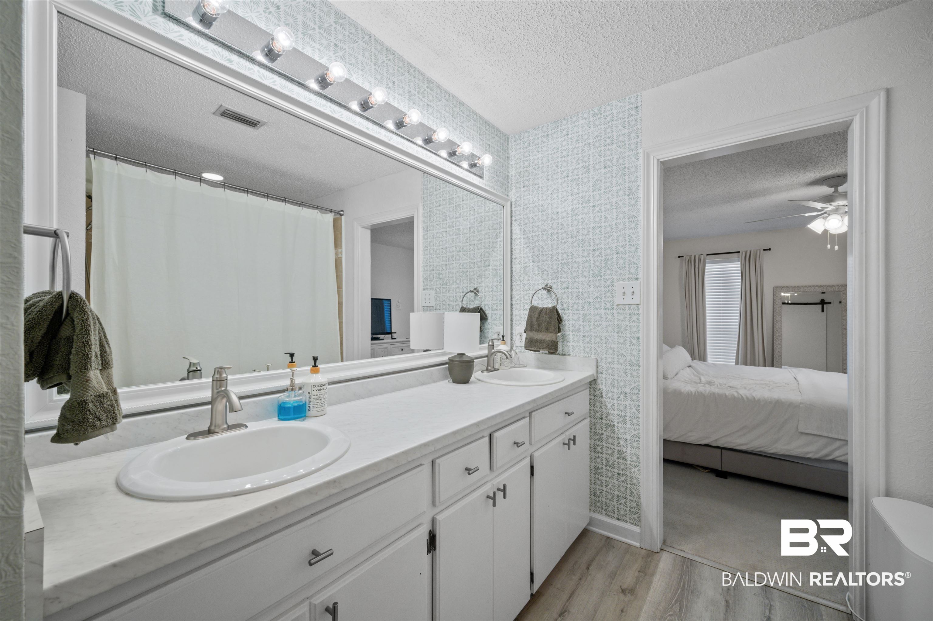 1066 Linlen Avenue Mobile, AL 36609 - Photo 13 of 22 Full bath with visible vents, a textured ceiling, a sink, and wood finished floors