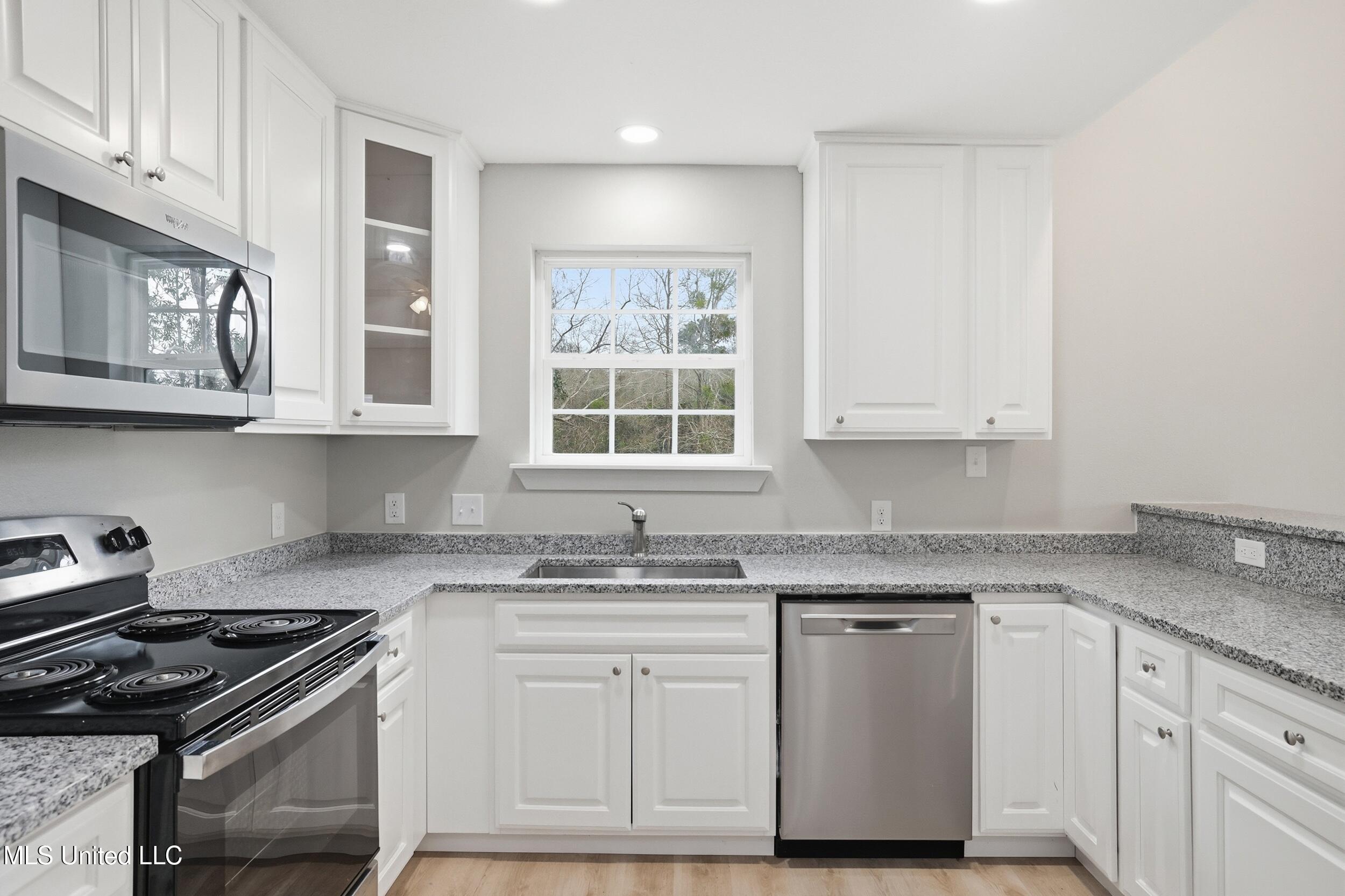 3285 Sandy Bluff Drive D'Iberville, MS 39540 - Photo 13 of 86 kitchen