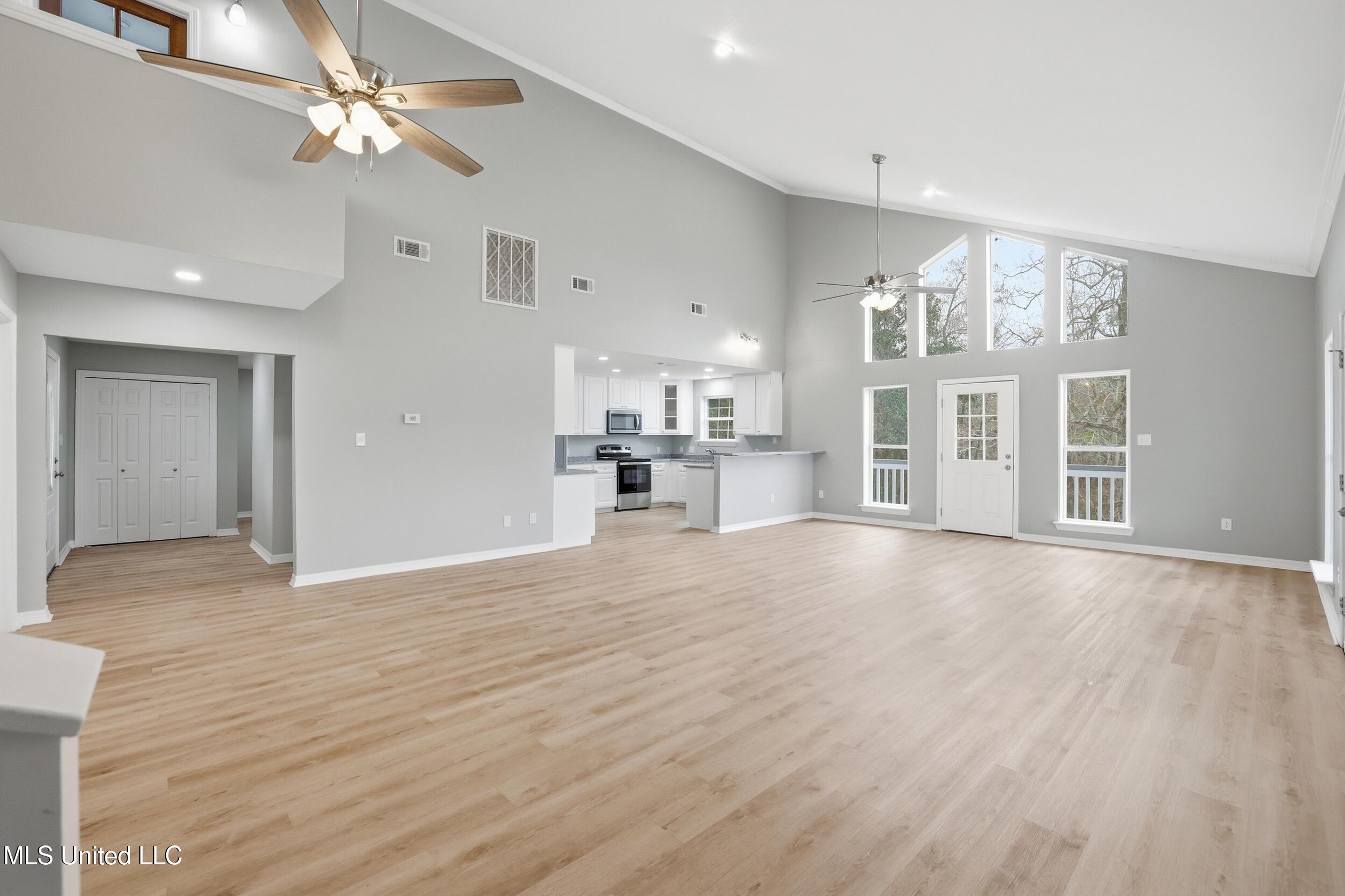 3285 Sandy Bluff Drive D'Iberville, MS 39540 - Photo 8 of 86 Living room