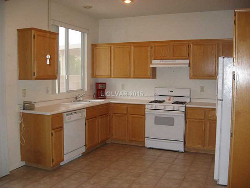 10115 Black Duck Court Las Vegas, NV 89117 - Photo 5 of 16 Kitchen.