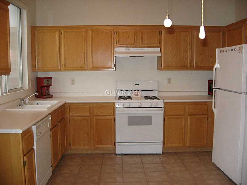 10115 Black Duck Court Las Vegas, NV 89117 - Photo 6 of 16 Kitchen.