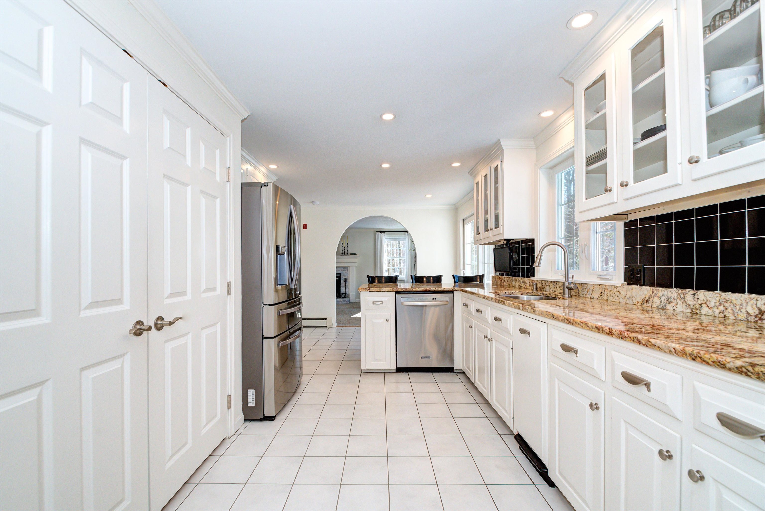 28 Blossom Road Windham, NH 03087 - Photo 13 of 60