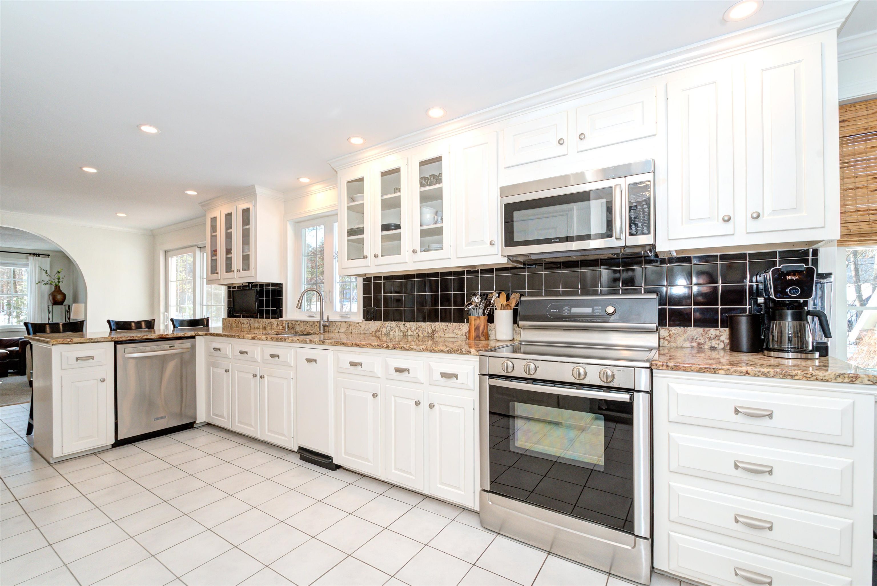 28 Blossom Road Windham, NH 03087 - Photo 4 of 60
