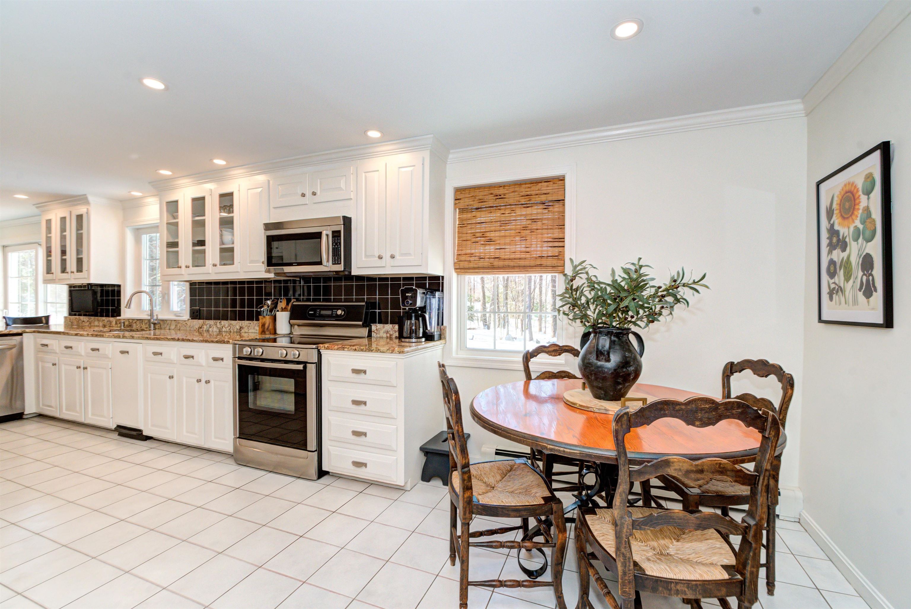 28 Blossom Road Windham, NH 03087 - Photo 7 of 60