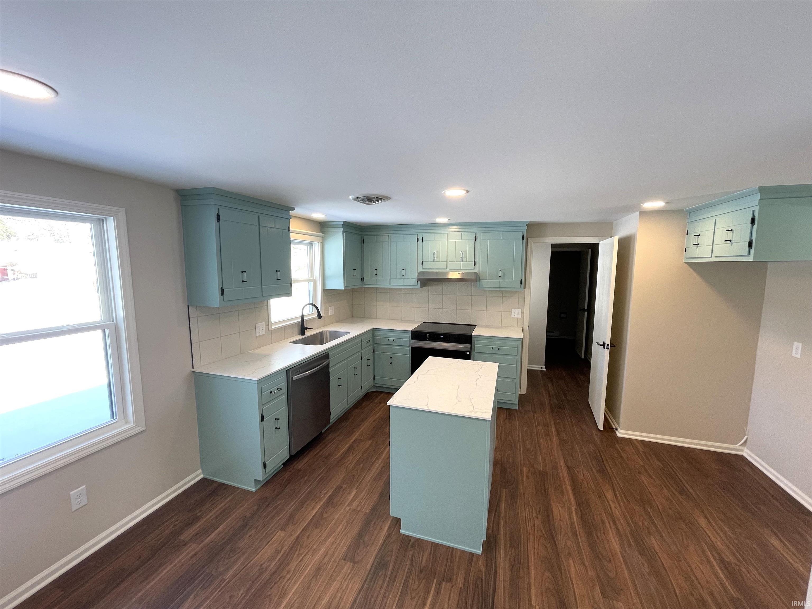 4231 Cadena Lane Fort Wayne, IN 46815 - Photo 2 of 26