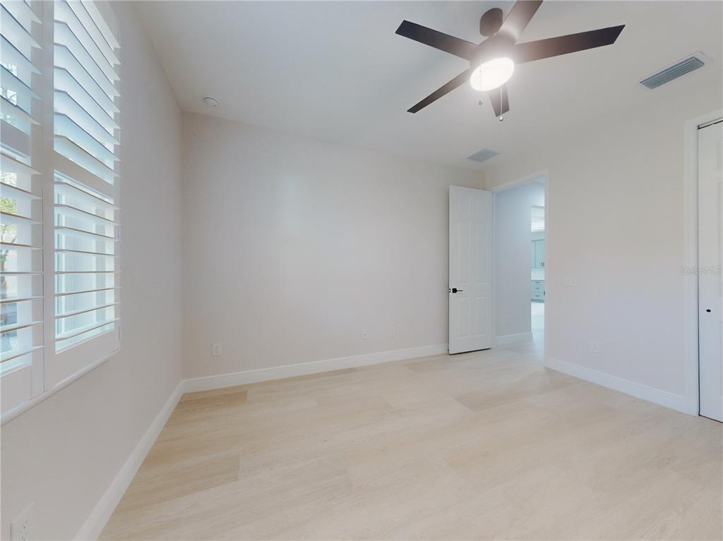 12222 Southwest 95th Place Dunnellon, FL 34432 - Photo 21 of 23 en empty room with windows and fan