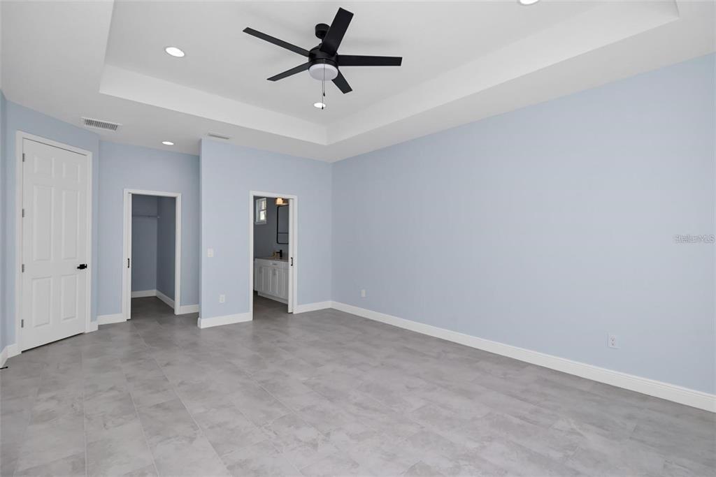 12222 Southwest 95th Place Dunnellon, FL 34432 - Photo 10 of 17 an empty room with closet and a ceiling fan