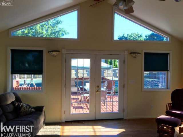 5206 East Carpenter Road Flint, MI 48506 - Photo 16 of 62 21195354-15.JPG