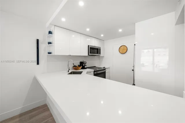 $595,000 | 345 Ocean Drive, Unit 610, Miami Beach, FL 33139