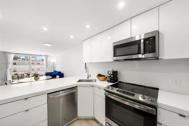 $595,000 | 345 Ocean Drive, Unit 610, Miami Beach, FL 33139