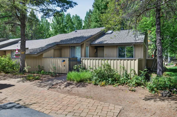 $650,000 | 57335 Lake Aspen Court, Unit 4, Sunriver, OR 97707