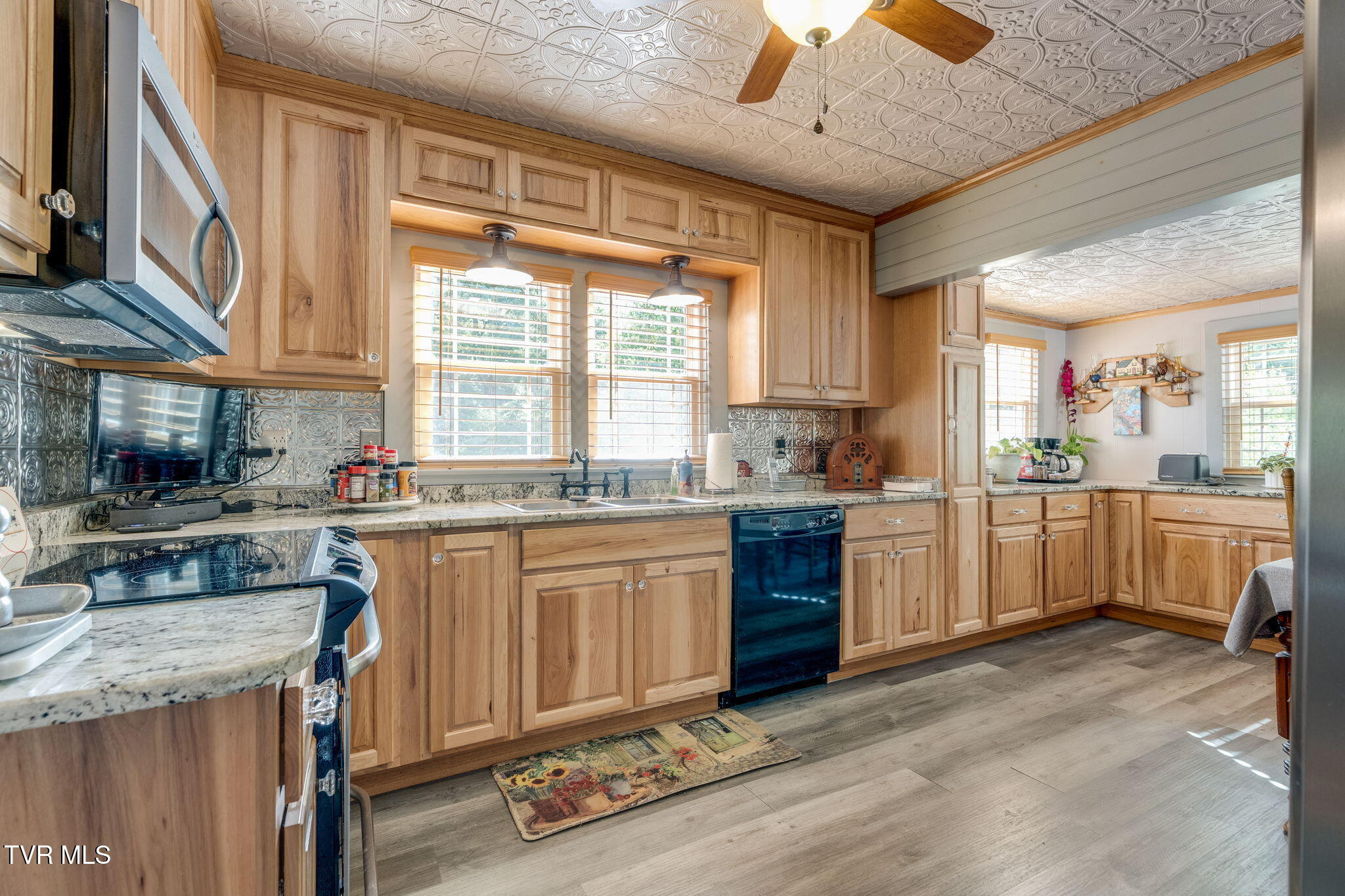 1384 Walnut Grove Road Bluff City, TN 37618 - Photo 7 of 43 007