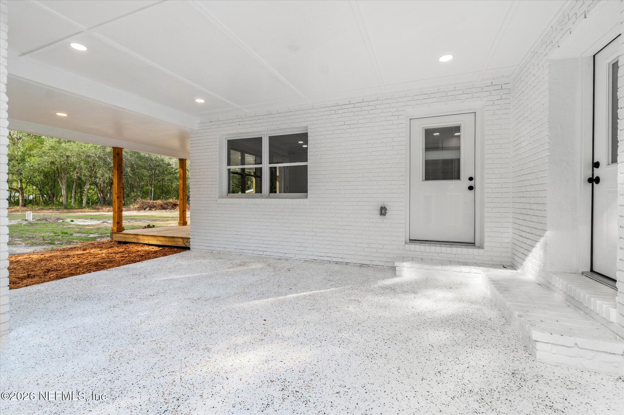 102 Mullins Road Interlachen, FL 32148 - Photo 33 of 45 a view of an empty room with a balcony