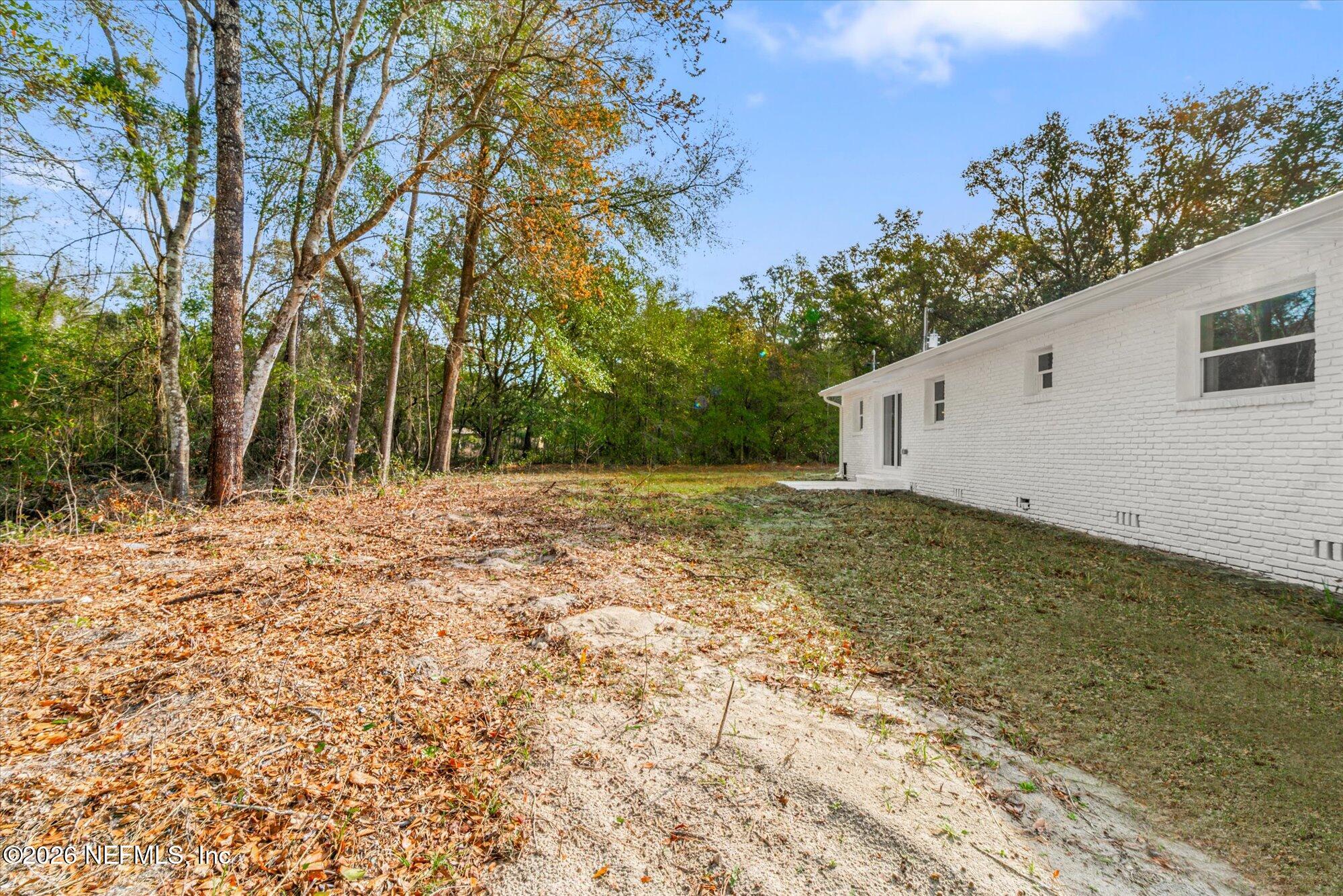 102 Mullins Road Interlachen, FL 32148 - Photo 38 of 45 a backyard of a house with lots of green space