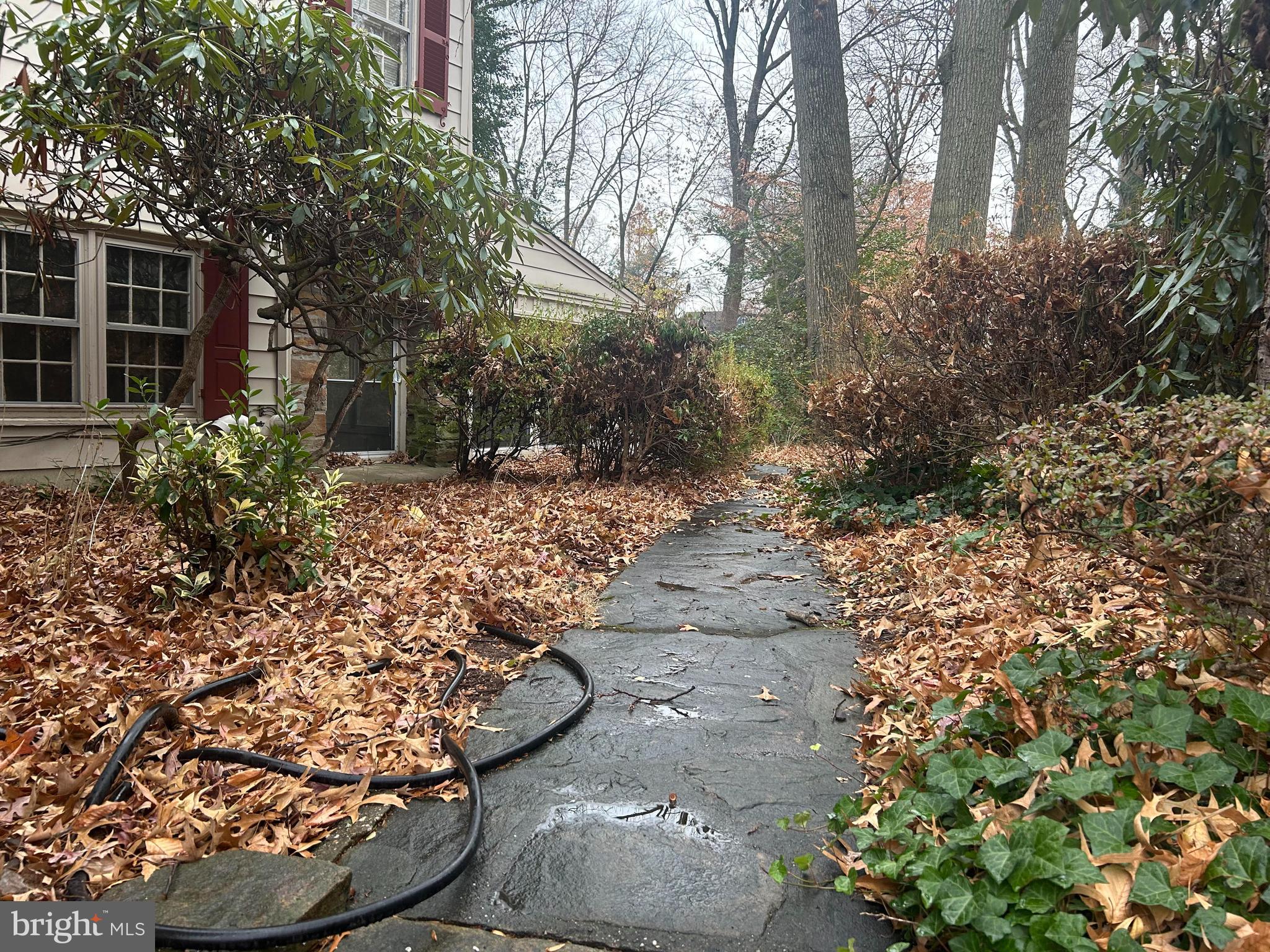 602 Bellevue Road Wilmington, DE 19809 - Photo 13 of 56 a view of a pathway with a yard