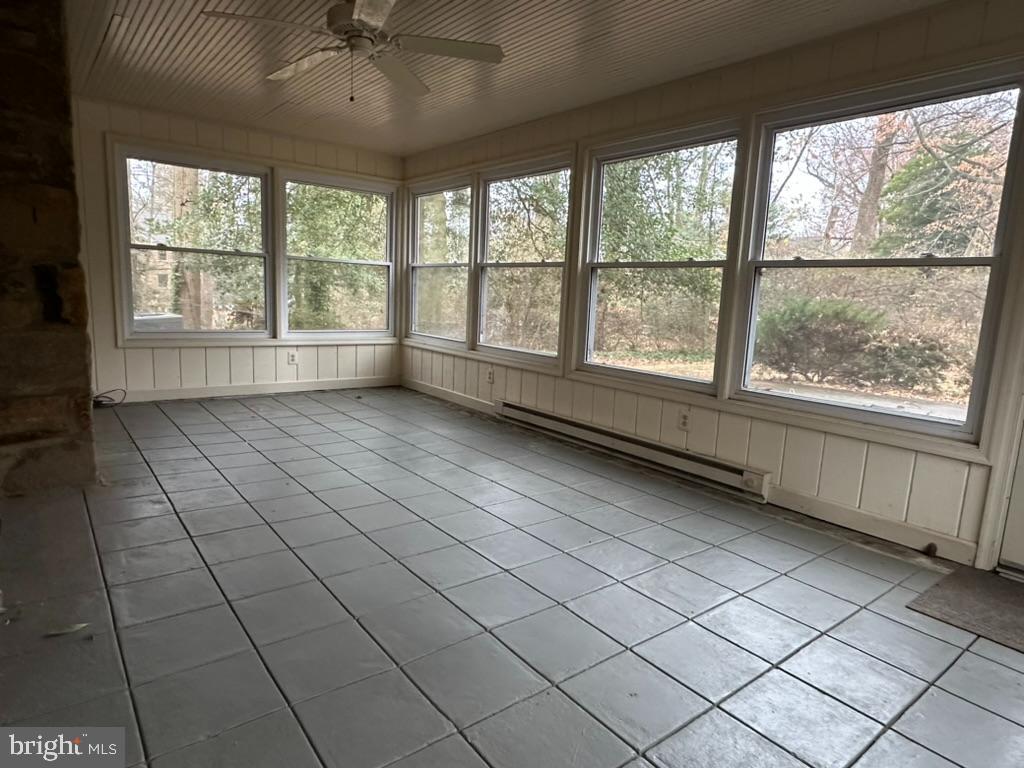 602 Bellevue Road Wilmington, DE 19809 - Photo 18 of 56 an empty room with windows