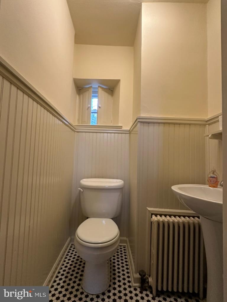 602 Bellevue Road Wilmington, DE 19809 - Photo 28 of 56 a bathroom with a toilet and a mirror