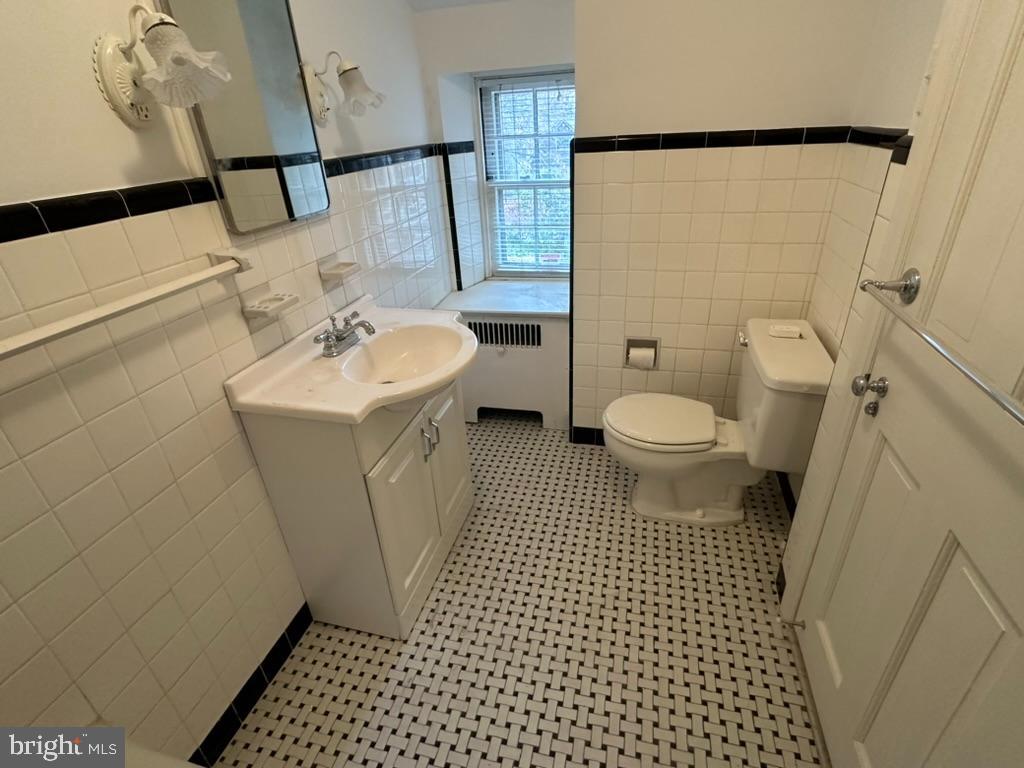 602 Bellevue Road Wilmington, DE 19809 - Photo 33 of 56 a bathroom with a sink toilet and shower