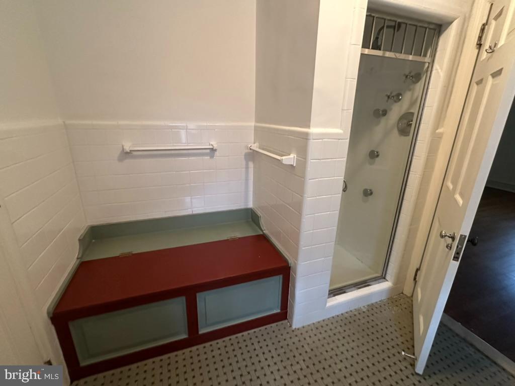 602 Bellevue Road Wilmington, DE 19809 - Photo 35 of 56 a bathroom with a sink