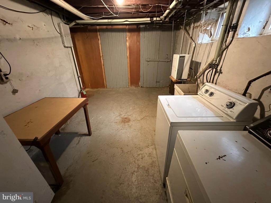 602 Bellevue Road Wilmington, DE 19809 - Photo 49 of 56 a utility room with dryer and washer