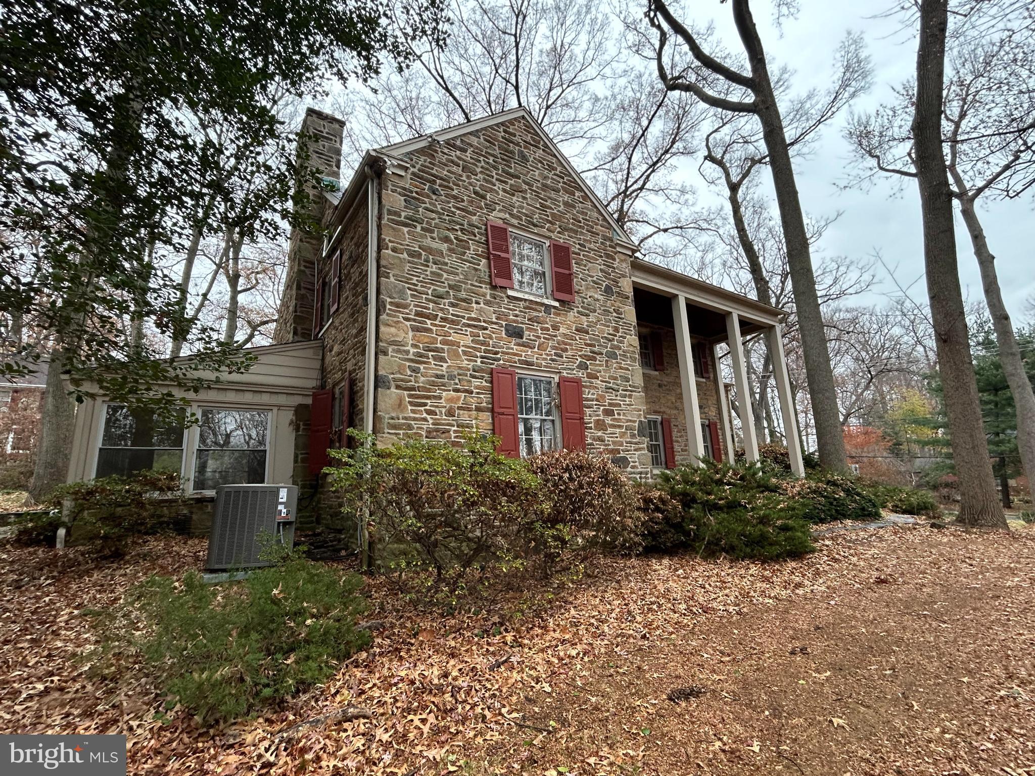 602 Bellevue Road Wilmington, DE 19809 - Photo 6 of 56 a front view of a house with garden