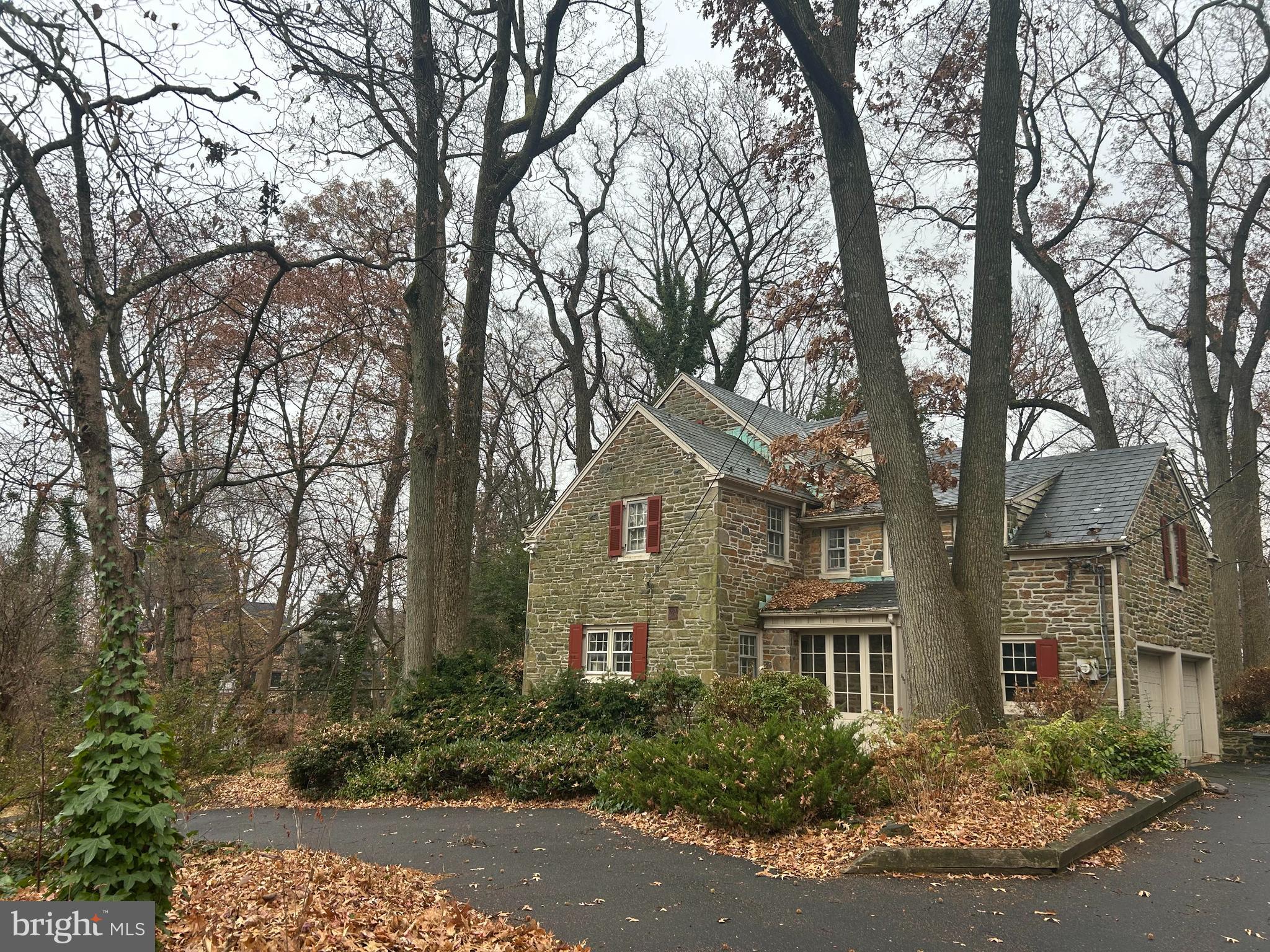 602 Bellevue Road Wilmington, DE 19809 - Photo 9 of 56 a front view of a house with trees and plants