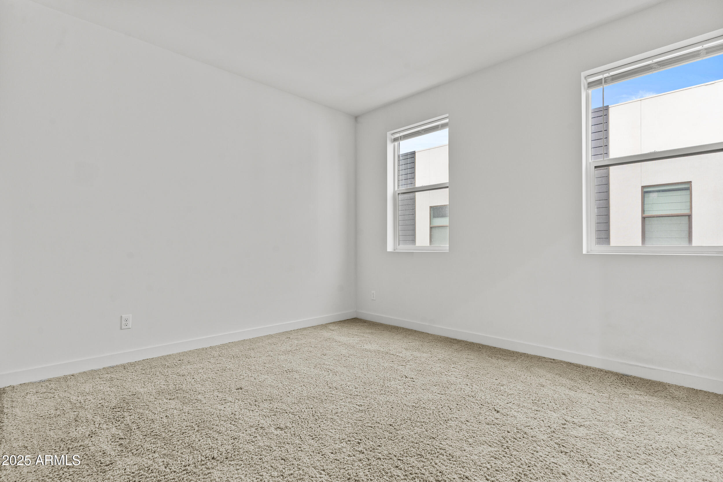 325 East Coronado Road, Unit 8 Phoenix, AZ 85004 - Photo 26 of 34 an empty room with a window
