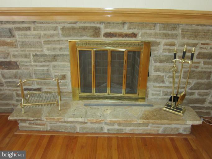 1204 Berkwood Road Baltimore, MD 21237 - Photo 3 of 28 Living Room
