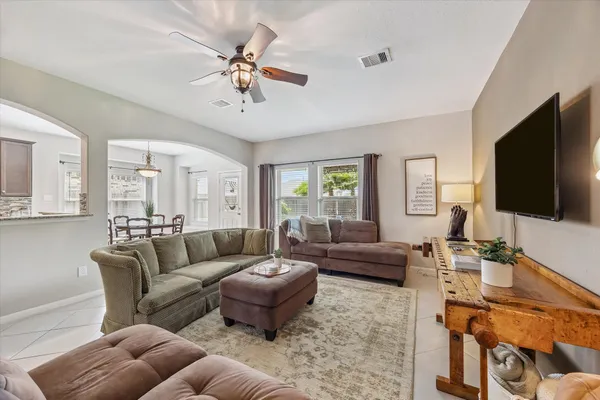 $2,600 | 346 Marble Springs Lane, La Marque, TX 77568